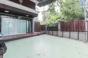 *****อาคารพาณิชย์มือสอง 5 ชั้น ซอยสวนผัก2 หลังมุม พร้อมฟังก์ชัน 4 ห้องนอน 3 ห้องน้ำ ตกแต่งพื้น ฝ้า ชุดบันได ด้วยไม้มะค่า และประดู่ ทุกชั้น จะอยู่อาศัยหรือปรับเปลี่ยนเป็น Home Office ได้ทุกรูปแบบ พร้อมพื้นที่ใช้สอยมากถึง 480 ตร.ม. แถมฟรี !! เครื่องปรับอากาศ 3 เครื่อง บนทำเลเชื่อมต่อถนนตลิ่งชัน, ถนนบรมราชชนนี และถนนราชพฤกษ์ ใกล้จุดขึ้นทางด่วน "บรมราชชนนี"